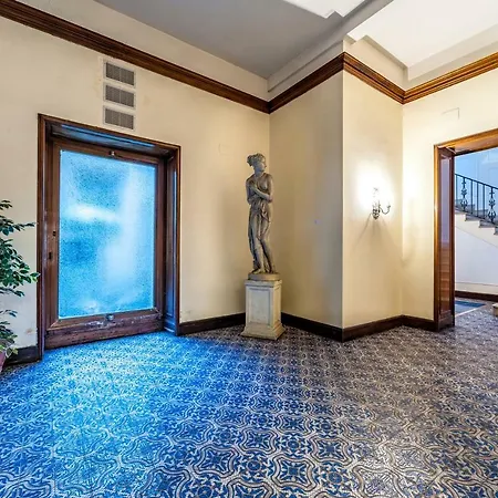 Apartment Elegance- Spanish Steps